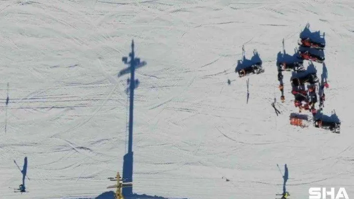 (Özel ) Uludağ'da ayağını kıran kayakçının imdadına JAK yetişti