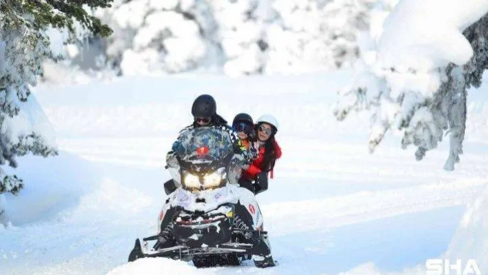 (Özel) Uludağ'ın karda gidilmeyen yerlerini kar motoruyla keşfediyorlar