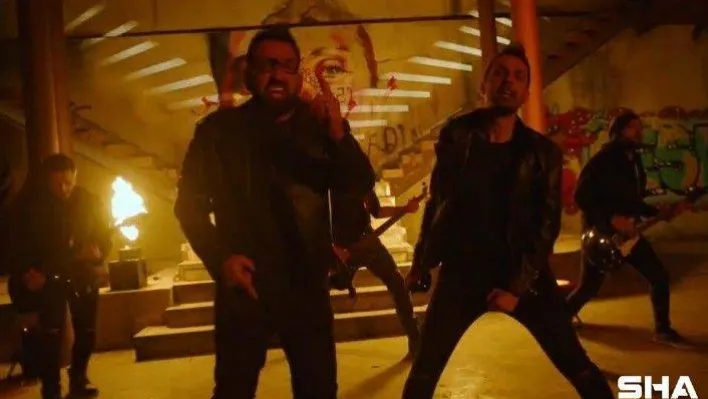 Rockçı gençler, sanayinin ön yargısını değiştirmek için klip çekti