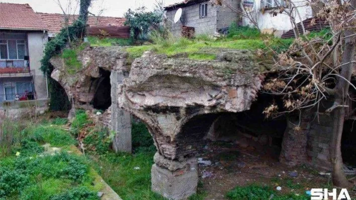 Roma döneminin su sarnıcı çarpık yapılaşmanın, kökleri ise apartmanların altında