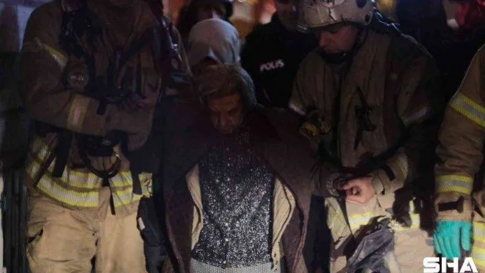 Şişli'de 4 katlı binada yangın: Yaşlı kadınları itfaiye ve vatandaşlar kurtardı