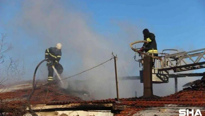 Tekirdağ'da çıkan yangında ev kullanılamaz hale geldi