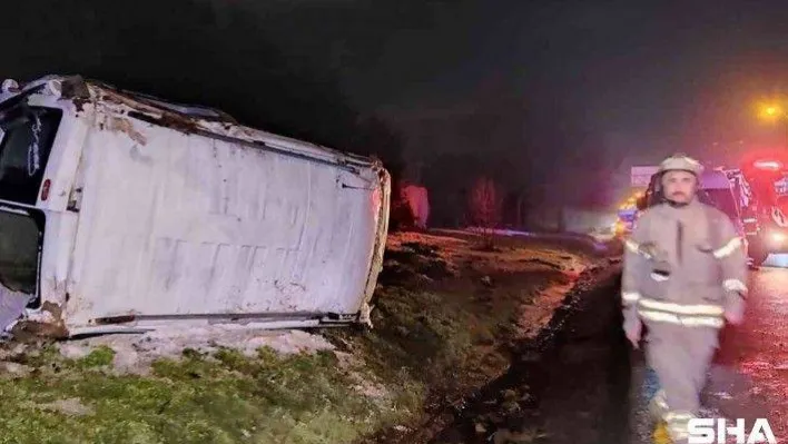 TEM Otoyolu'nda meydana gelen iki kazada 7 araç birbirine girdi: 4 yaralı