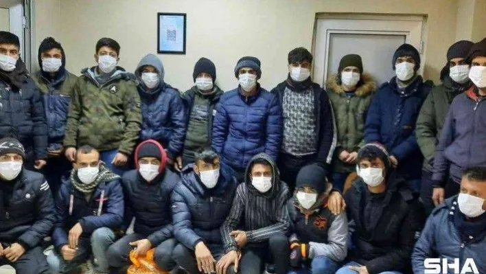 TEM'de durdurulan araçtan 21 kaçak göçmen çıktı