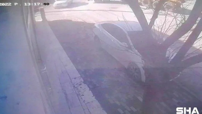 Tıra çarpmamak için manevra yapınca iş yerinin duvarına girdi