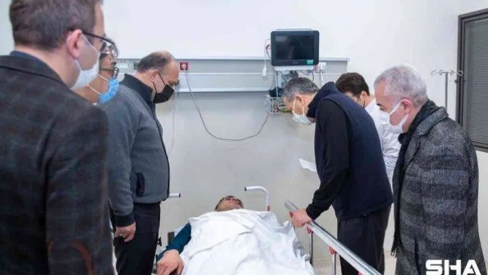 Vali Yerlikaya Çatalca'daki kazada yaralanan polisleri ziyaret etti