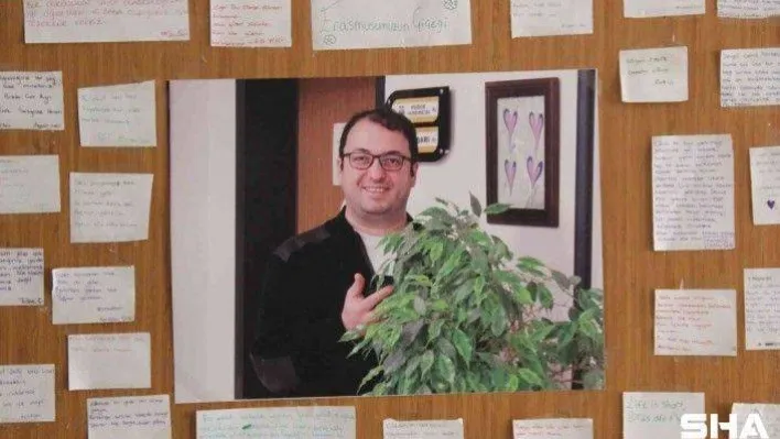 Vefat eden öğretmenin kapısına öyle şeyler yazdılar ki gören dayanamadı