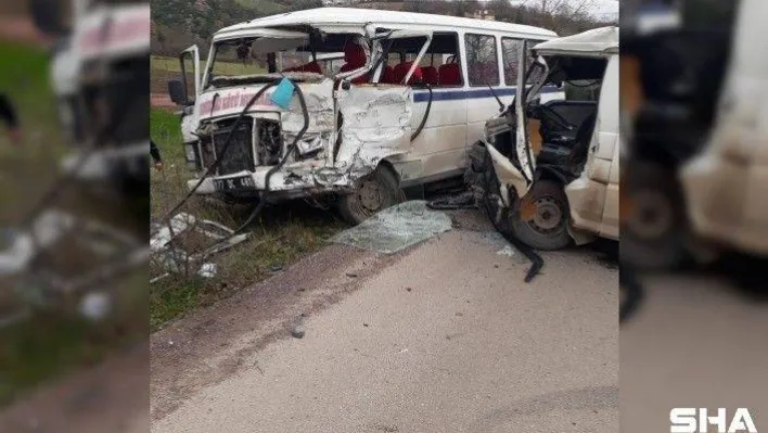 Yalova'da yolcu minibüsü ve panelvan çarpıştı: 5 yaralı