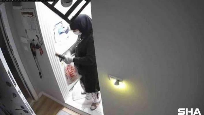 Ziynet eşyası çalan kadın hırsızlar kameraya yakalandı