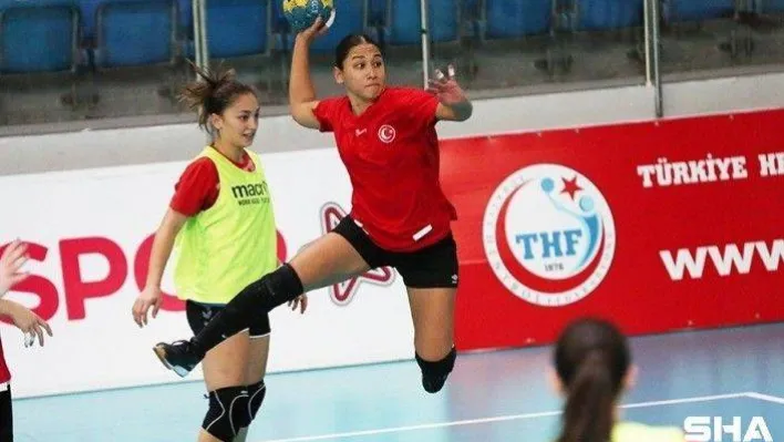 A Milli Kadın Hentbol Takımı'nın İzlanda maçları hazırlık kamp kadrosu açıklandı
