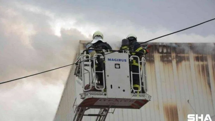 Ahşap işleme yapan iş yerinde yangın çıktı