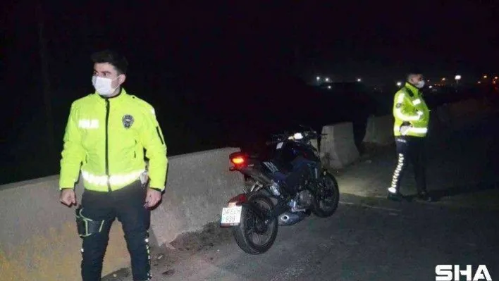 Ata çarpan motosikletli yaralandı