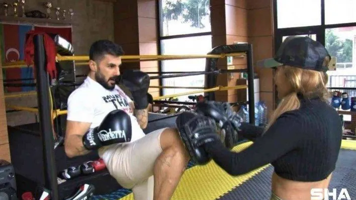 Azerbaycanlı kick boksçudan 40. saniyede nakavtla gelen şampiyonluk