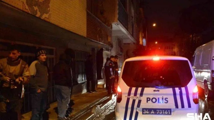 Bağcılar'da 3 katlı binanın bahçesinde yaşanan göçük panik oluşturdu