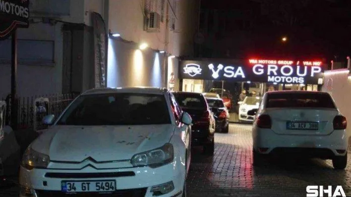 Bakırköy'deki silahlı çatışmada zarar gören 7 otomobil olay yerinden kaldırıldı