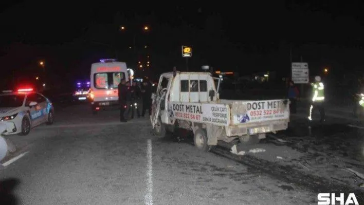 Balıkesir'de can pazarı...Kamyonet kırmızı ışıkta bekleyen araçlara çarptı: 1 ölü, 6 yaralı