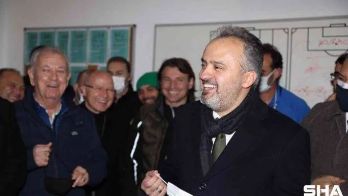 Başkan Alinur Aktaş, Bursaspor'un soyunma odasına indi