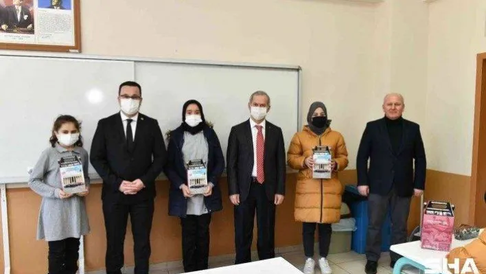 Başkan Kanar'dan ders başı yapan öğrencilere sürpriz