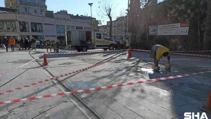 Beyoğlu'da karla mücadele çalışmalarında hasar gören yollar onarılıyor