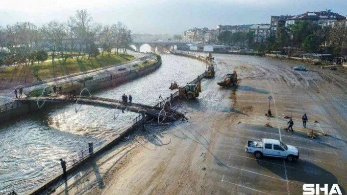Biga'daki taşkın, hasarı gün ağarınca ortaya çıktı
