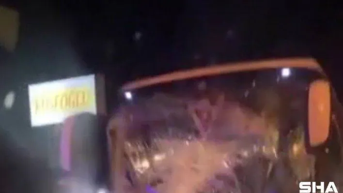 Bursa'da otobüs tıra arkadan çarptı, çok sayıda yaralı var