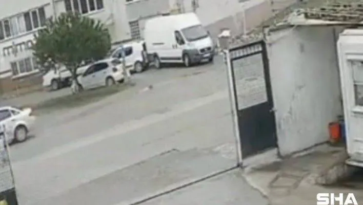 Bursa'da panelvan aracın el frenini çekmeyi unuttu, başka bir araca çarparak durabildi