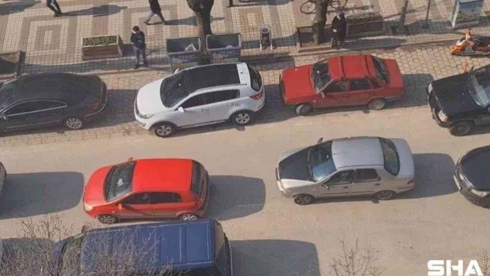 Bursa'da yolu kapatıp çiftetelli oynadılar