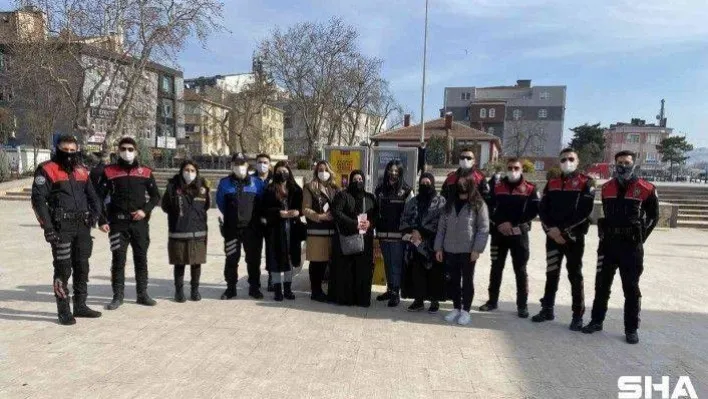 Büyükçekmece'de polisten kadınlara KADES uygulaması tanıtımı