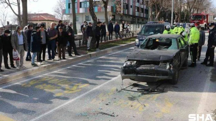 Edirne'de 2 kişinin yaralandığı kazayı vatandaşlar film gibi izledi