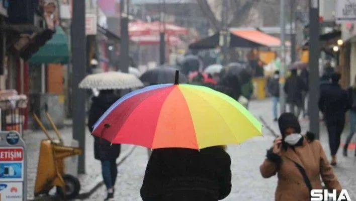 Edirne'de sağanak yağış etkili oluyor