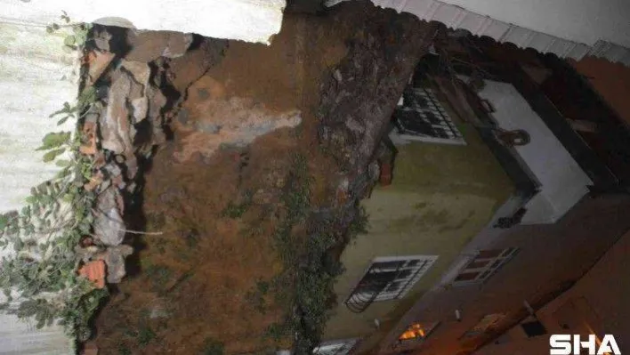 Eyüpsultan'da 3 katlı binanın istinat duvarı çöktü