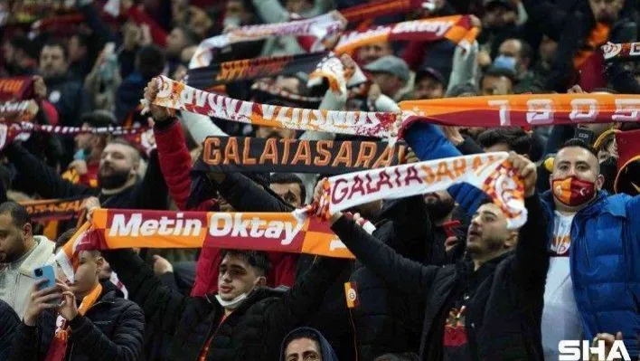 Galatasaray taraftarından yönetime protesto