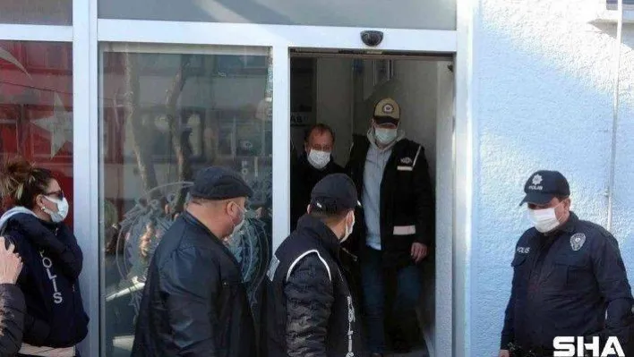 Gözaltına alınan CHP'li Küçükkuyu Belediye Başkanı adliye sevk edildi