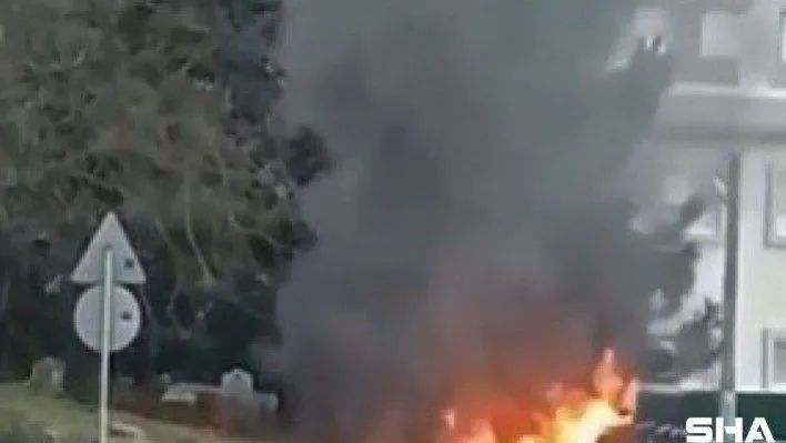 İlkokul önünde park halinde duran otomobil alev alev yandı