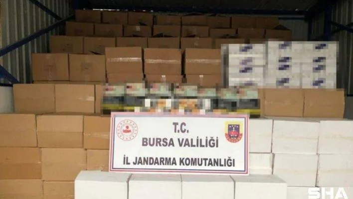 Jandarma ekiplerinin durdurduğu araçta 2 ton kaçak tütün ele geçirildi