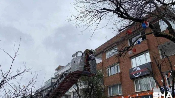 Kadıköy'de 6 katlı binada korkutan yangın