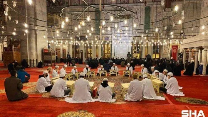 Kadir Topbaş ölümünün 1'inci yılında kabri başında anıldı