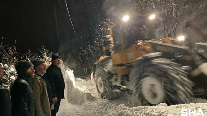 Kar kalınlığı 2 metreyi buldu, onlar hiç durmadı