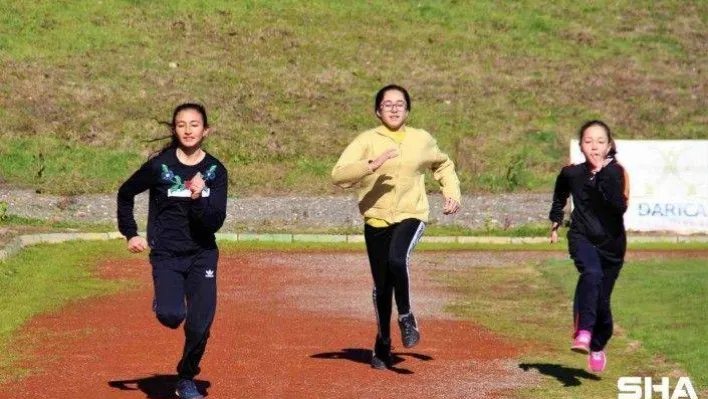 Kendisi küçük ama hayalleri ve hedefleri büyük