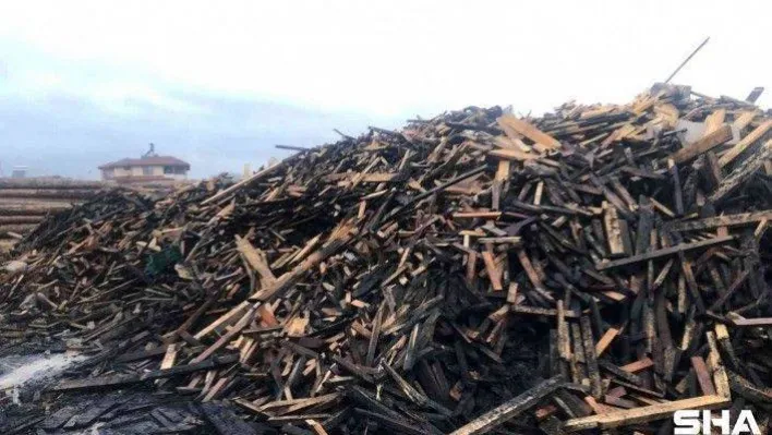 Kereste fabrikasındaki hasar gün ağarınca ortaya çıktı