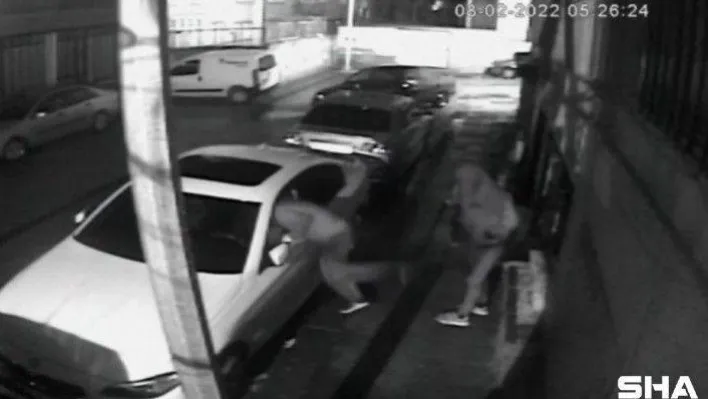 Lüks araçları saniyeler içinde soyan 'Hayalet Gösterge' hırsızları kamerada