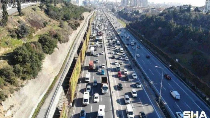 Maltepe'de bitmeyen yol çalışması trafik çilesini ikiye katladı