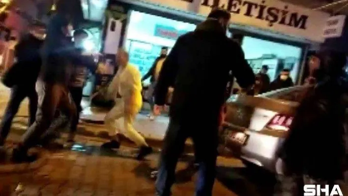 Maltepe'de yol verme kavgası: İETT otobüsünü yumruklayarak tehditler savurdu