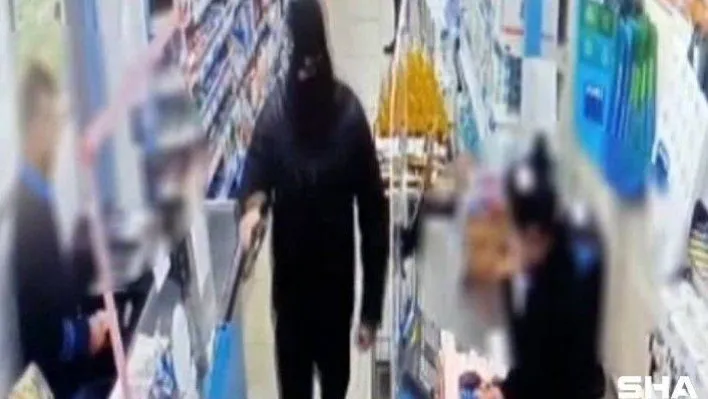 Markette silahlı soygun anları kamerada