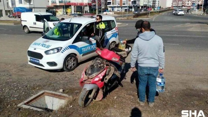 Otomobil ile çarpışan 73 yaşındaki ehliyetsiz motosiklet sürücü yaralandı