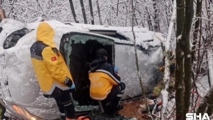 Otomobil takla atıp şarampole yuvarlandı: 3 yaralı