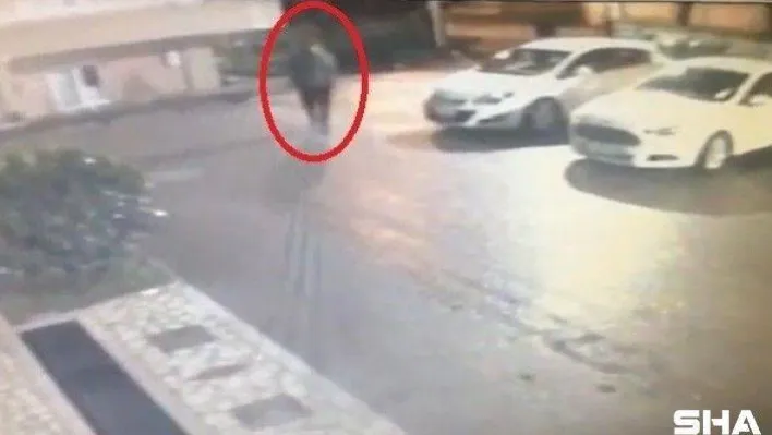 (Özel) Bursa'da site bahçesindeki motosikleti böyle çaldı