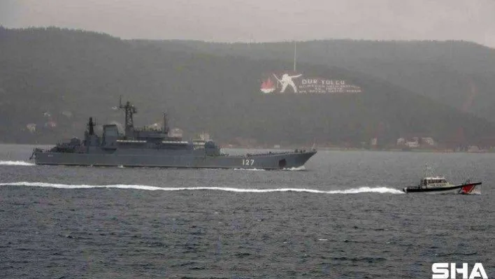 Rus savaş gemileri peş peşe Çanakkale Boğazı'ndan geçti