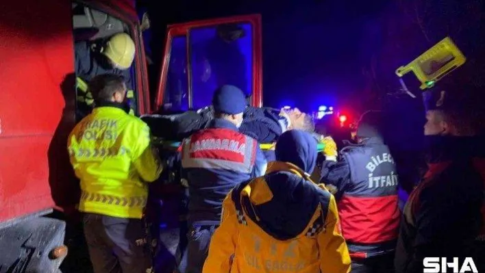 Seyir halindeki kamyon tıra arkadan çarptı, 2 kişi yaralandı