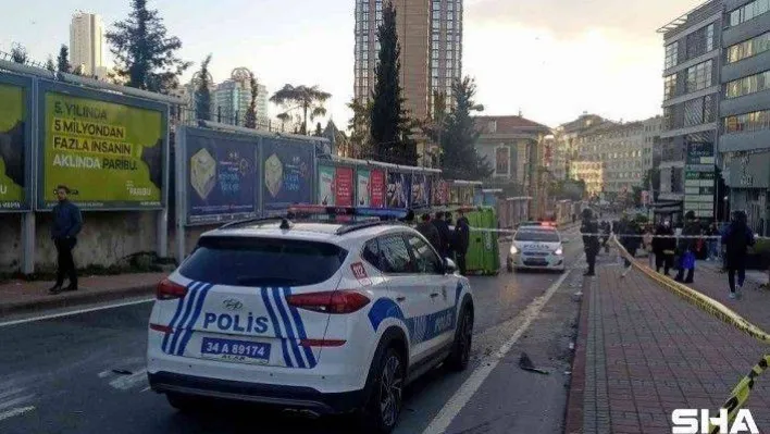 Şişli'de otomobille çarpışan minibüs devrildi, 2 yolcu hafif yaralandı